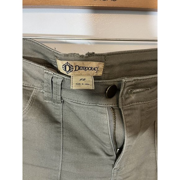 Capri Pants by Democracy Size 12 Olive green Color For Women Comfortable - Picture 3 of 5